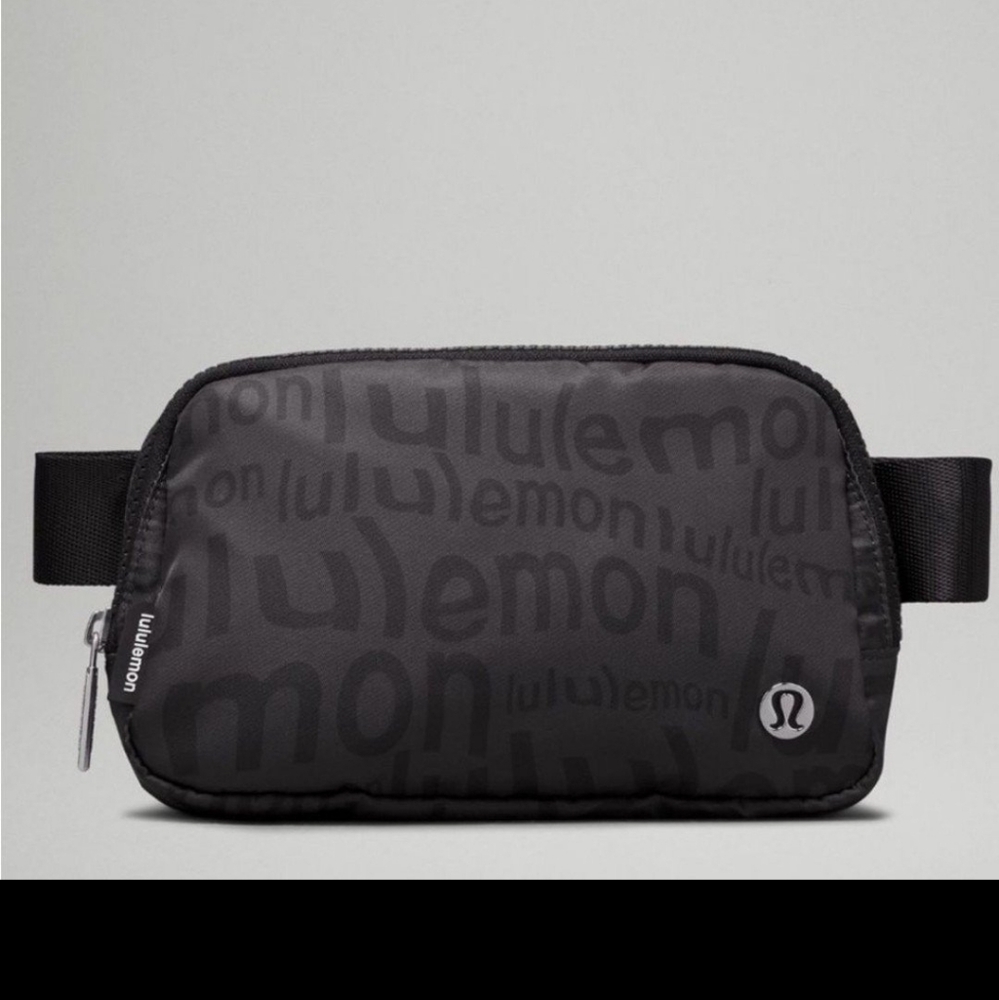 NWT Lululemon Everywhere 1L Belt Bag Wobbly Wordmark Black nwt